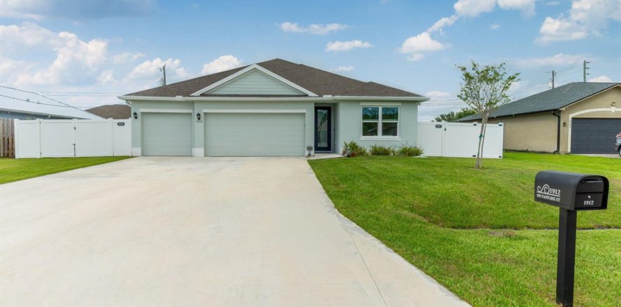 House in Port St. Lucie, Florida 4 bedrooms, 186.83 sq.m. № 2392652