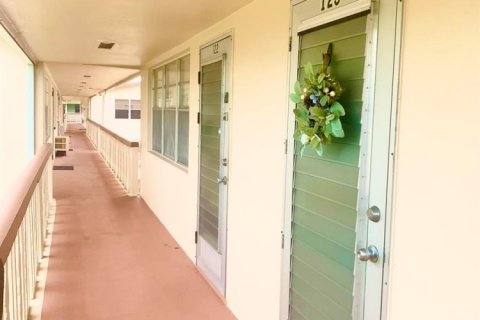 Condo in West Palm Beach, Florida, 1 bedroom  № 2158387 - photo 1
