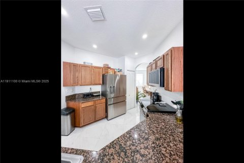 Adosado en venta en Doral, Florida, 4 dormitorios, 211.54 m2 № 1974861 - foto 13