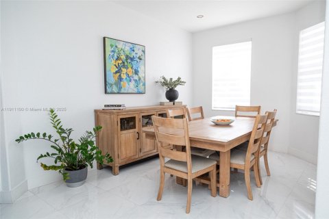 Adosado en venta en Doral, Florida, 4 dormitorios, 211.54 m2 № 1974861 - foto 14