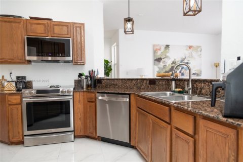 Adosado en venta en Doral, Florida, 4 dormitorios, 211.54 m2 № 1974861 - foto 10