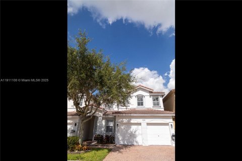 Adosado en venta en Doral, Florida, 4 dormitorios, 211.54 m2 № 1974861 - foto 2