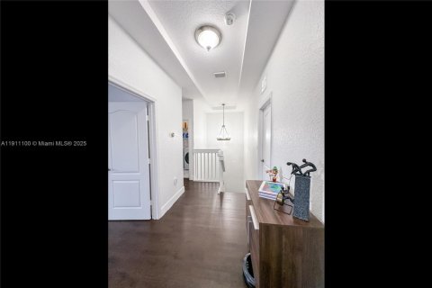 Adosado en venta en Doral, Florida, 4 dormitorios, 211.54 m2 № 1974861 - foto 25