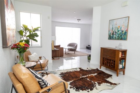 Adosado en venta en Doral, Florida, 4 dormitorios, 211.54 m2 № 1974861 - foto 4