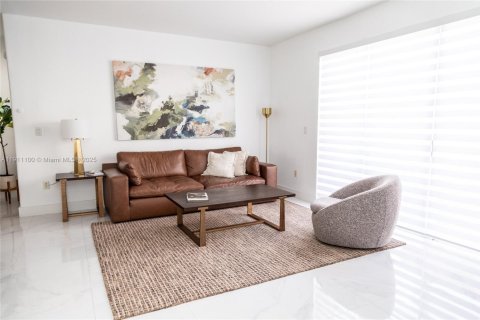 Adosado en venta en Doral, Florida, 4 dormitorios, 211.54 m2 № 1974861 - foto 6