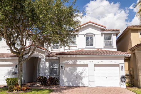 Adosado en venta en Doral, Florida, 4 dormitorios, 211.54 m2 № 1974861 - foto 1