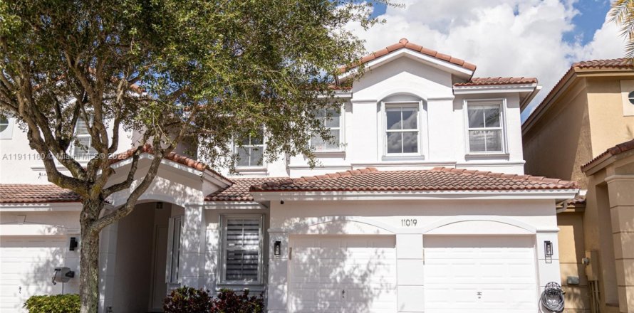 Adosado en Doral, Florida 4 dormitorios, 211.54 m2 № 1974861