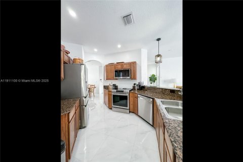 Adosado en venta en Doral, Florida, 4 dormitorios, 211.54 m2 № 1974861 - foto 18