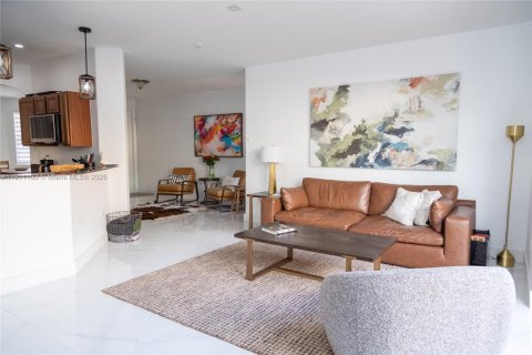 Adosado en venta en Doral, Florida, 4 dormitorios, 211.54 m2 № 1974861 - foto 5