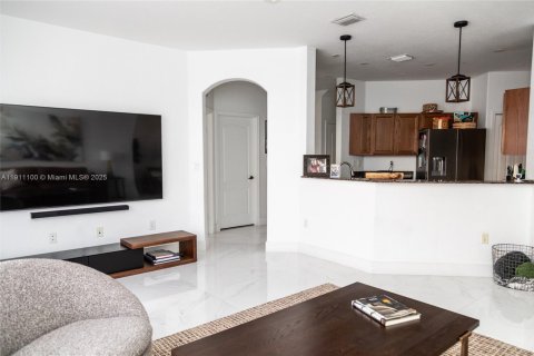 Adosado en venta en Doral, Florida, 4 dormitorios, 211.54 m2 № 1974861 - foto 16