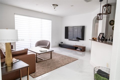 Adosado en venta en Doral, Florida, 4 dormitorios, 211.54 m2 № 1974861 - foto 9