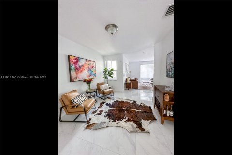 Adosado en venta en Doral, Florida, 4 dormitorios, 211.54 m2 № 1974861 - foto 17
