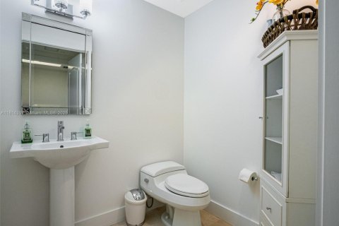 Condo in Hollywood, Florida, 3 bedrooms  № 1776249 - photo 10