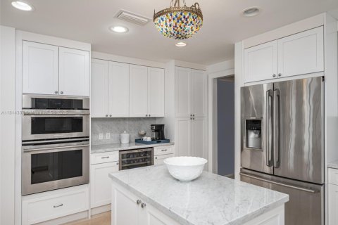 Condo in Hollywood, Florida, 3 bedrooms  № 1776249 - photo 7