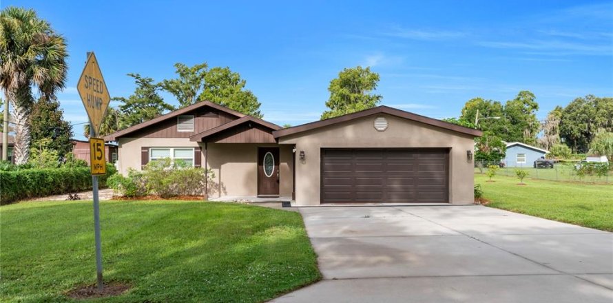 House in Haines City, Florida 2 bedrooms, 127.09 sq.m. № 1913200