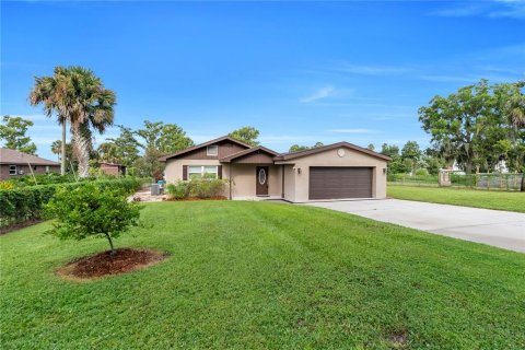 House in Haines City, Florida 2 bedrooms, 127.09 sq.m. № 1913200 - photo 2