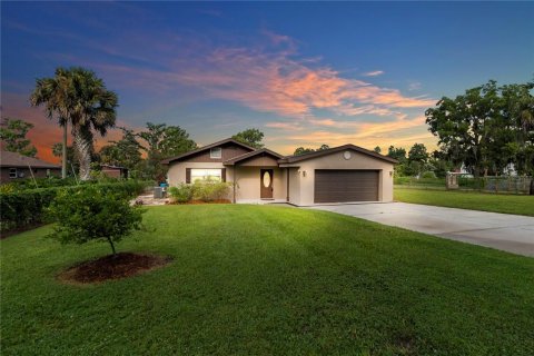 House in Haines City, Florida 2 bedrooms, 127.09 sq.m. № 1913200 - photo 3