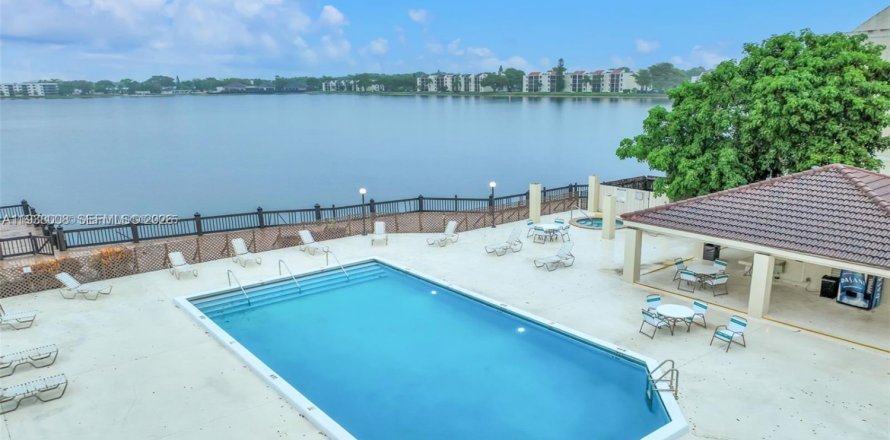 Condo à Oakland Park, Floride, 2 chambres № 1995748