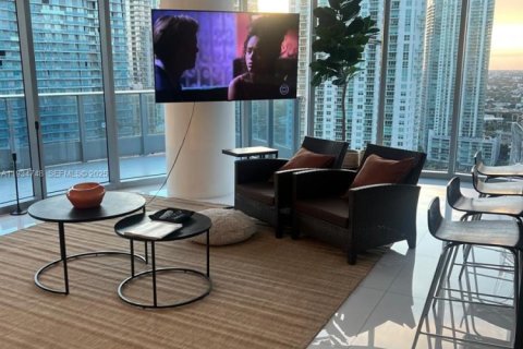 Condominio en alquiler en Miami, Florida, 2 dormitorios, 142.98 m2 № 1992938 - foto 8