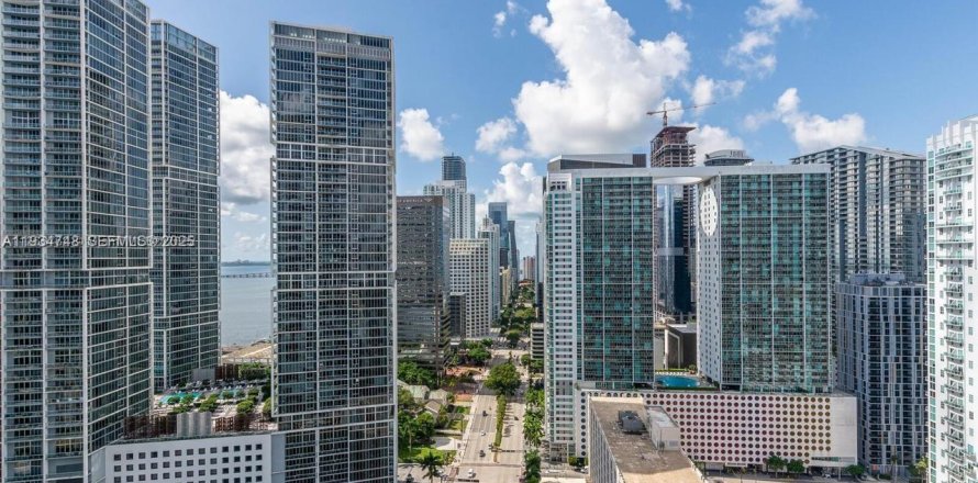 Condominio en Miami, Florida, 2 dormitorios  № 1992938