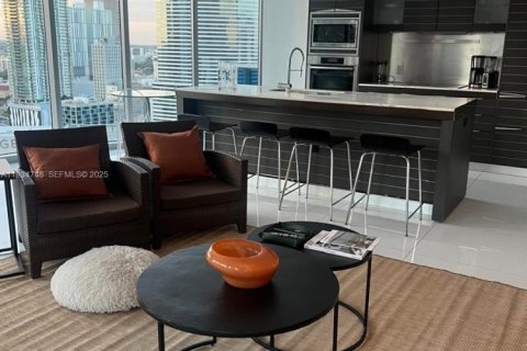 Condominio en alquiler en Miami, Florida, 2 dormitorios, 142.98 m2 № 1992938 - foto 7