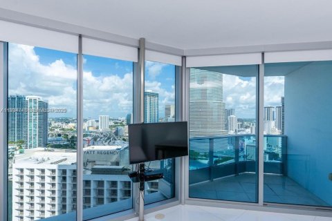 Condominio en alquiler en Miami, Florida, 2 dormitorios, 142.98 m2 № 1992938 - foto 16