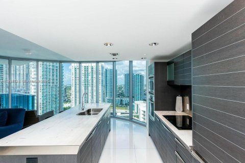 Condominio en alquiler en Miami, Florida, 2 dormitorios, 142.98 m2 № 1992938 - foto 4