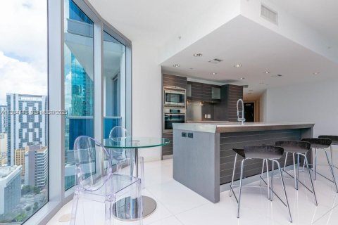 Condominio en alquiler en Miami, Florida, 2 dormitorios, 142.98 m2 № 1992938 - foto 3