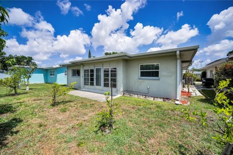 House in Pinellas Park, Florida 2 bedrooms, 117.06 sq.m. № 1760520 - photo 30