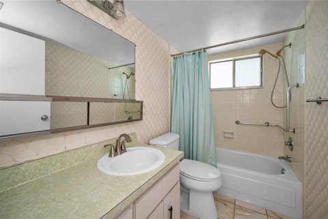 House in Pinellas Park, Florida 2 bedrooms, 117.06 sq.m. № 1760520 - photo 24