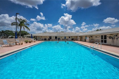 House in Pinellas Park, Florida 2 bedrooms, 117.06 sq.m. № 1760520 - photo 2