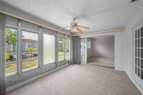 House in Pinellas Park, Florida 2 bedrooms, 117.06 sq.m. № 1760520 - photo 28