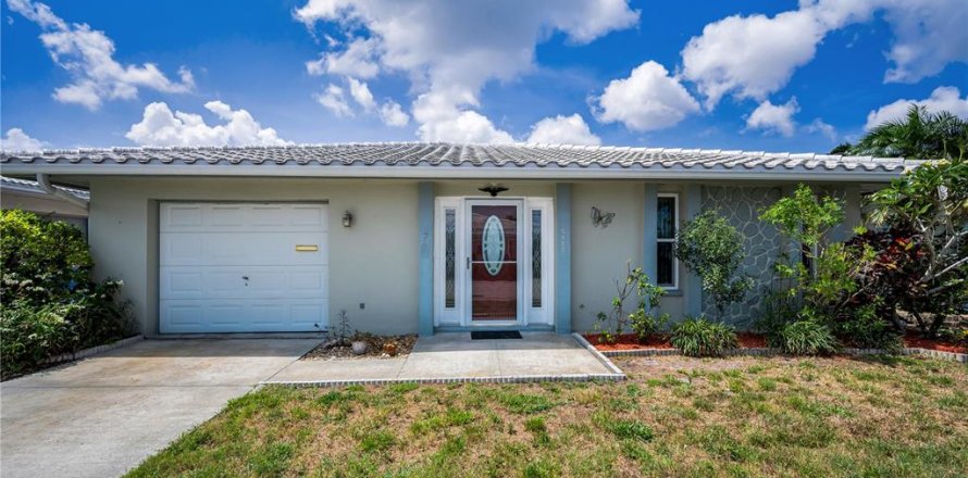 House in Pinellas Park, Florida 2 bedrooms, 117.06 sq.m. № 1760520