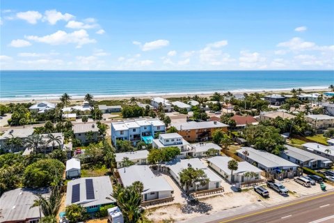 Commercial property in Cocoa Beach, Florida 16 bedrooms, 759.66 sq.m. № 1833006 - photo 3