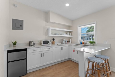 Commercial property in Cocoa Beach, Florida 16 bedrooms, 759.66 sq.m. № 1833006 - photo 28