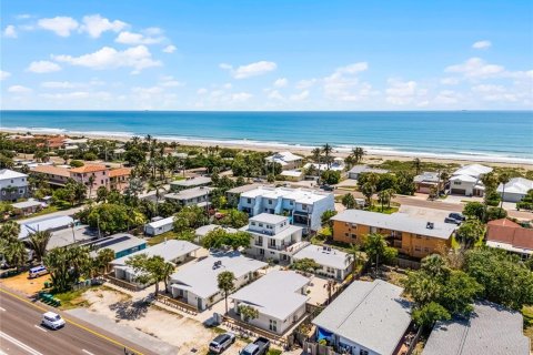 Commercial property in Cocoa Beach, Florida 16 bedrooms, 759.66 sq.m. № 1833006 - photo 4