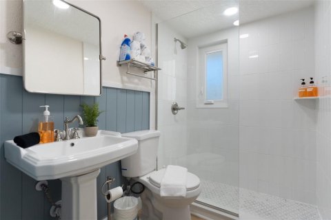 Commercial property in Cocoa Beach, Florida 16 bedrooms, 759.66 sq.m. № 1833006 - photo 14