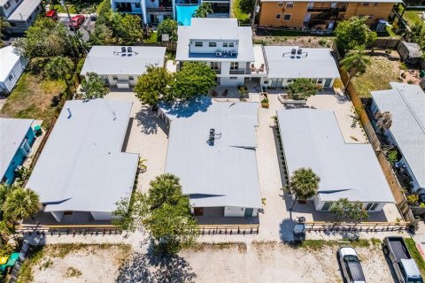 Commercial property in Cocoa Beach, Florida 16 bedrooms, 759.66 sq.m. № 1833006 - photo 2