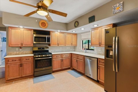 House in Gainesville, Florida 3 bedrooms, 138.33 sq.m. № 1759238 - photo 5