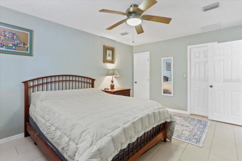 House in Gainesville, Florida 3 bedrooms, 138.33 sq.m. № 1759238 - photo 12