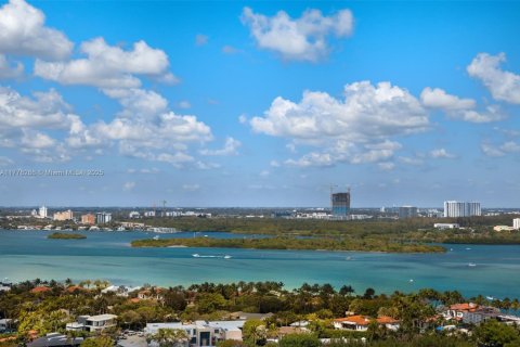 Condominio en venta en Bal Harbour, Florida, 4 dormitorios, 271.09 m2 № 2035563 - foto 26