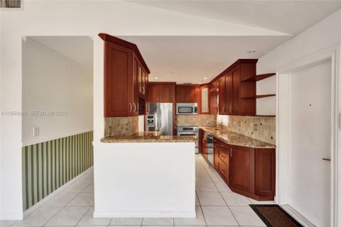 Villa ou maison à vendre à Miami, Floride: 3 chambres, 127.74 m2 № 2025549 - photo 23