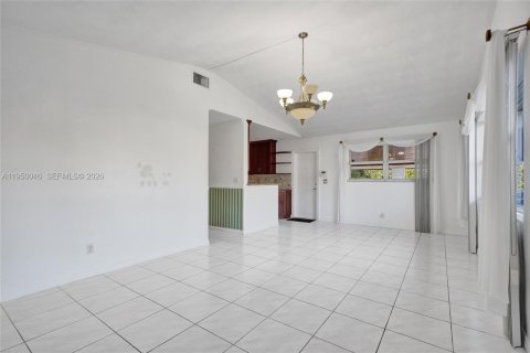 Villa ou maison à vendre à Miami, Floride: 3 chambres, 127.74 m2 № 2025549 - photo 6