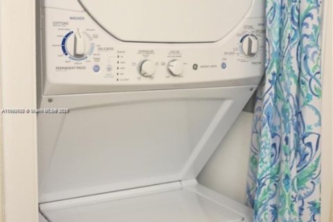 Condo in Weston, Florida, 2 bedrooms № 1951967 - photo 10