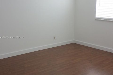 Condo in Weston, Florida, 2 bedrooms № 1951967 - photo 7