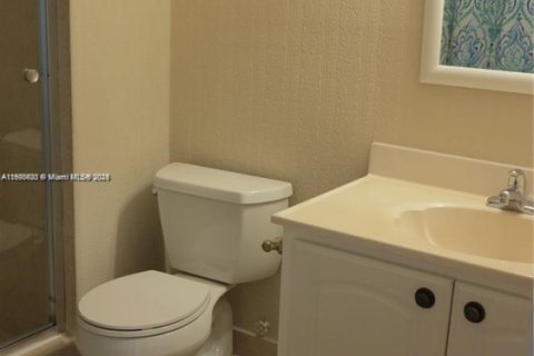 Condo in Weston, Florida, 2 bedrooms № 1951967 - photo 8