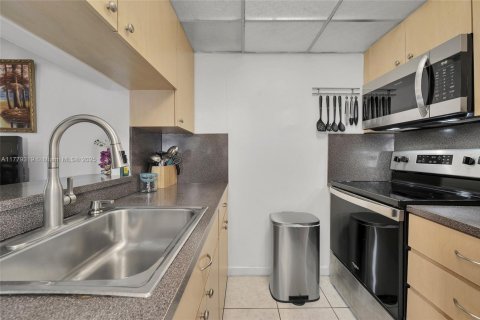 Townhouse in Sweetwater, Florida 2 bedrooms, 87.05 sq.m. № 1728608 - photo 8