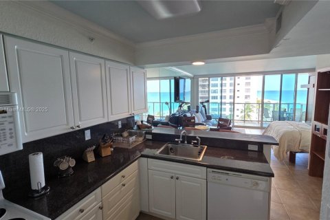 Copropriété à vendre à Hollywood, Floride: 44.78 m2 № 2012180 - photo 10