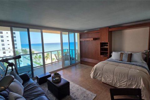 Copropriété à vendre à Hollywood, Floride: 44.78 m2 № 2012180 - photo 12