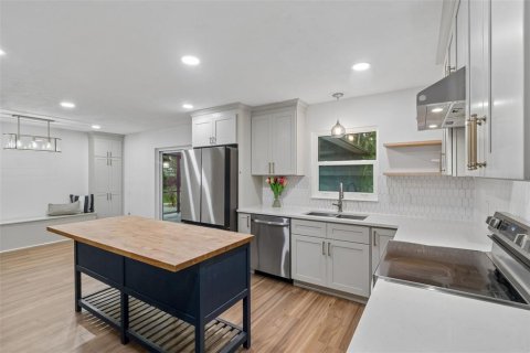 Villa ou maison à vendre à Tampa, Floride: 4 chambres, 163.04 m2 № 2258797 - photo 11